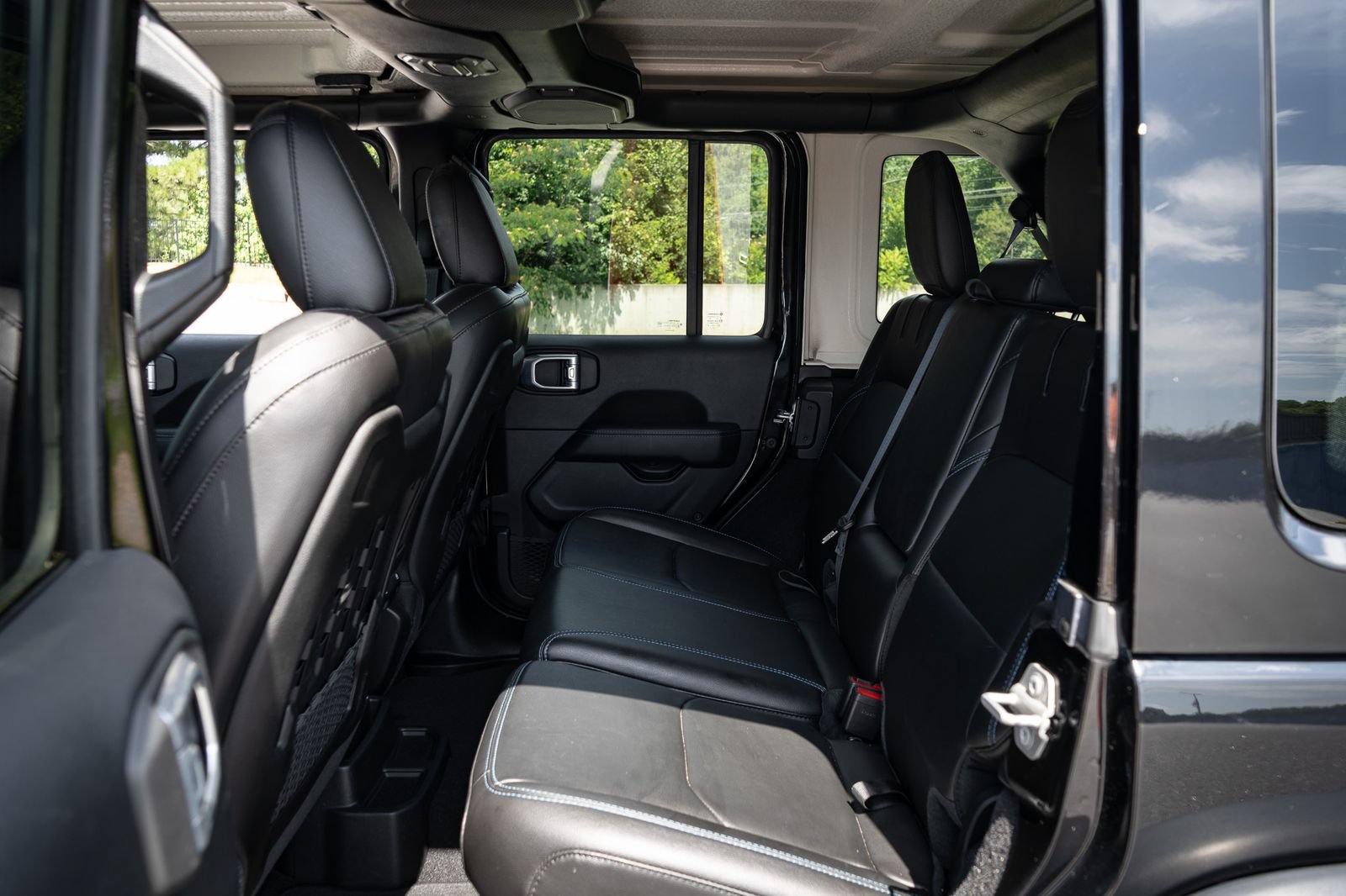 Used 2021 Jeep Wrangler Unlimited Rubicon 4xe w/ Cold Weather Group AWD/4WD image 18