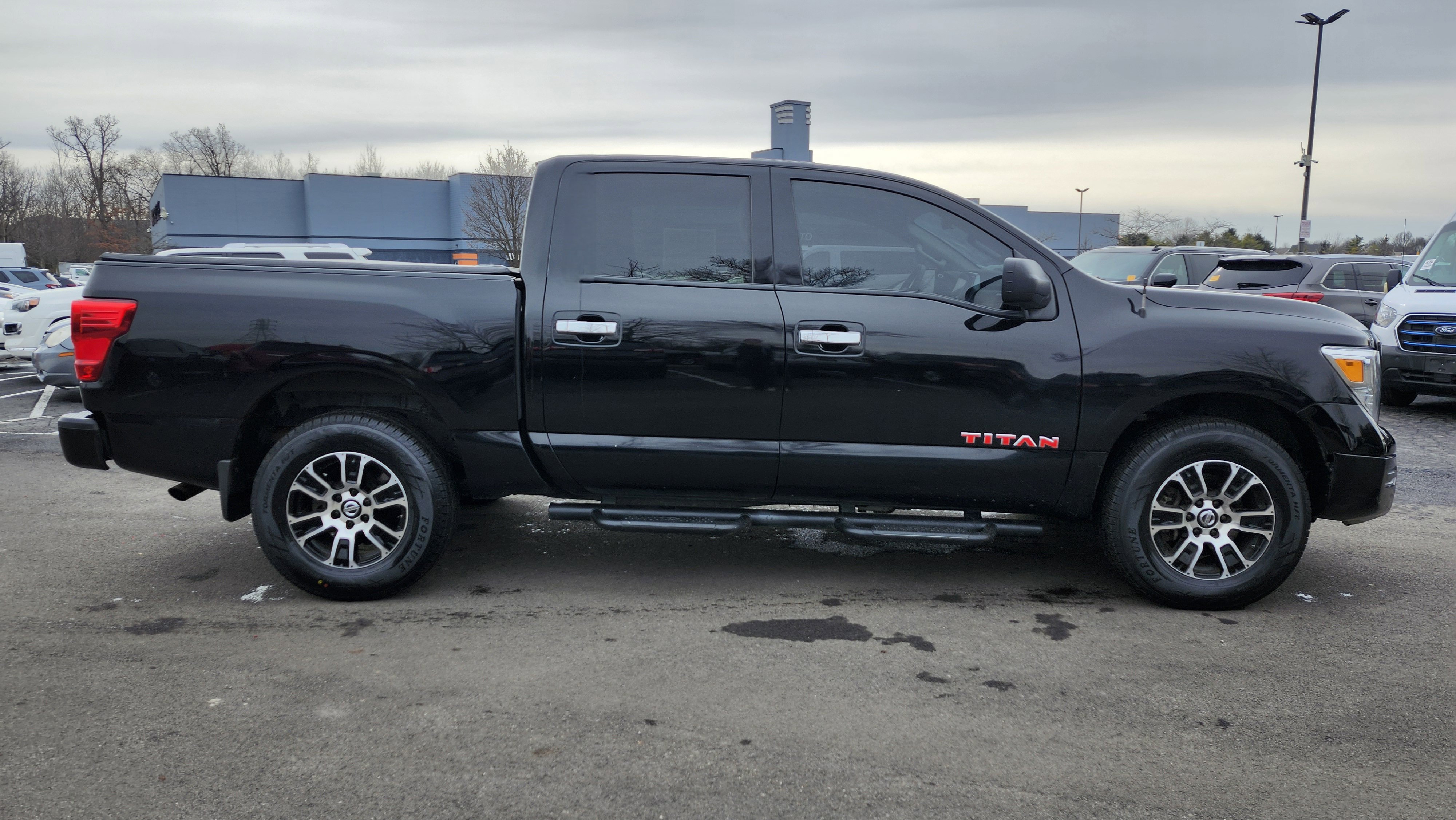 Used 2021 Nissan Titan SV w/ Accessory Utility Package image 18