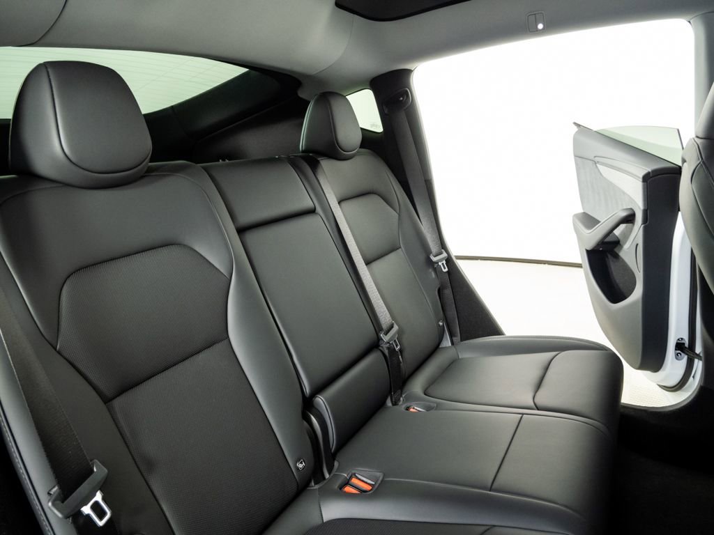 Used 2026 Tesla Model Y Long Range image 21