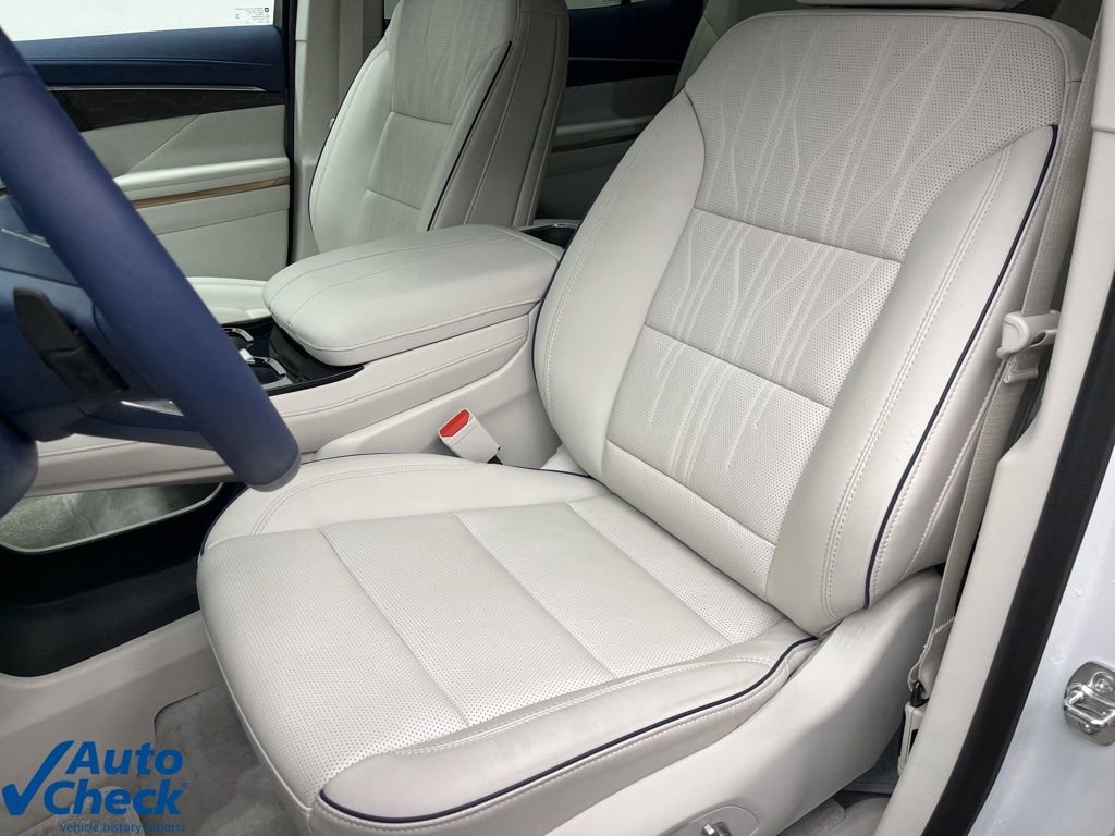 Used 2025 Buick Enclave Avenir image 19