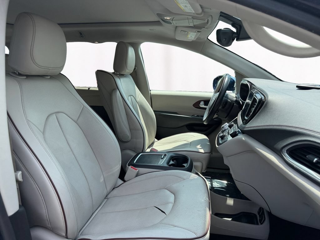 Used 2017 Chrysler Pacifica Limited FWD image 15