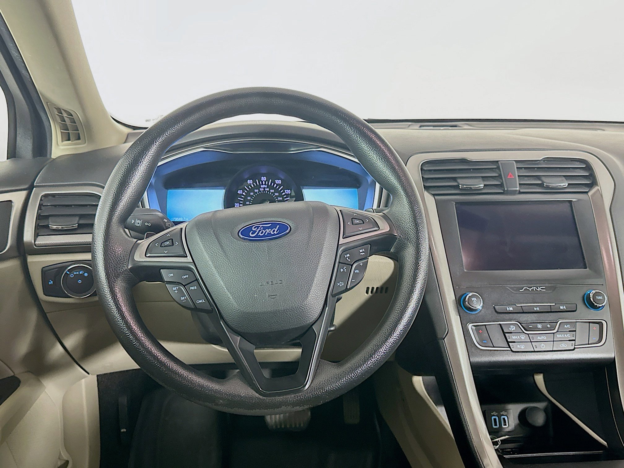 Used 2019 Ford Fusion SE FWD image 18