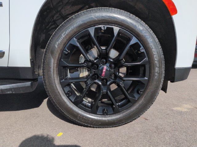 Used 2023 GMC Yukon SLT AWD/4WD image 13