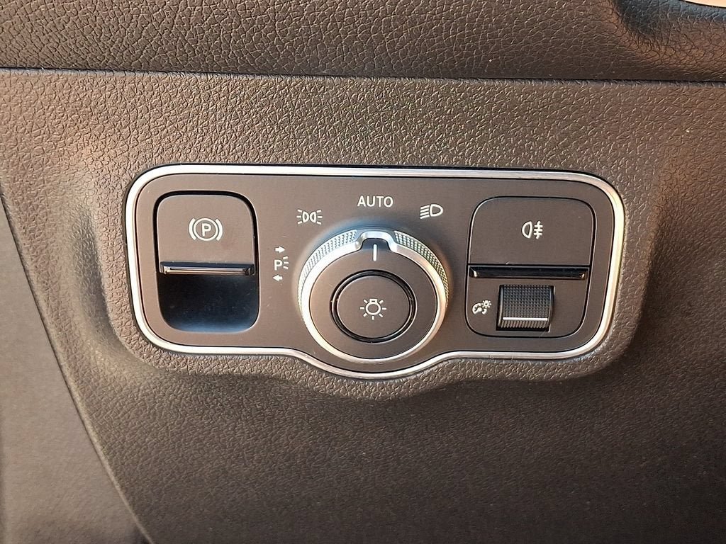 Used 2022 Mercedes-Benz GLB 250 image 28