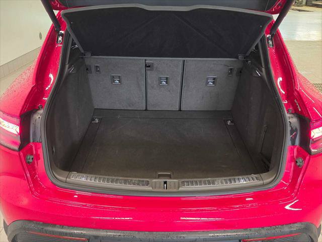 Used 2025 Porsche Macan AWD/4WD image 13