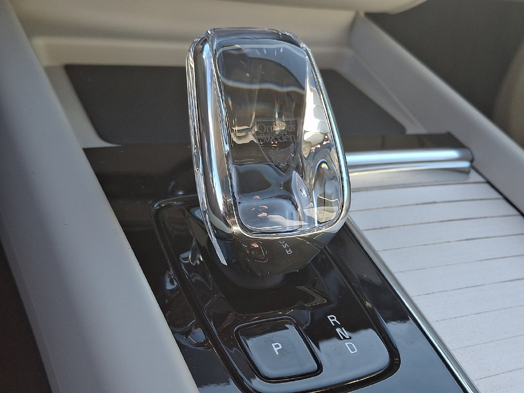 New 2027 Volvo XC60 B5 Ultra AWD/4WD image 12
