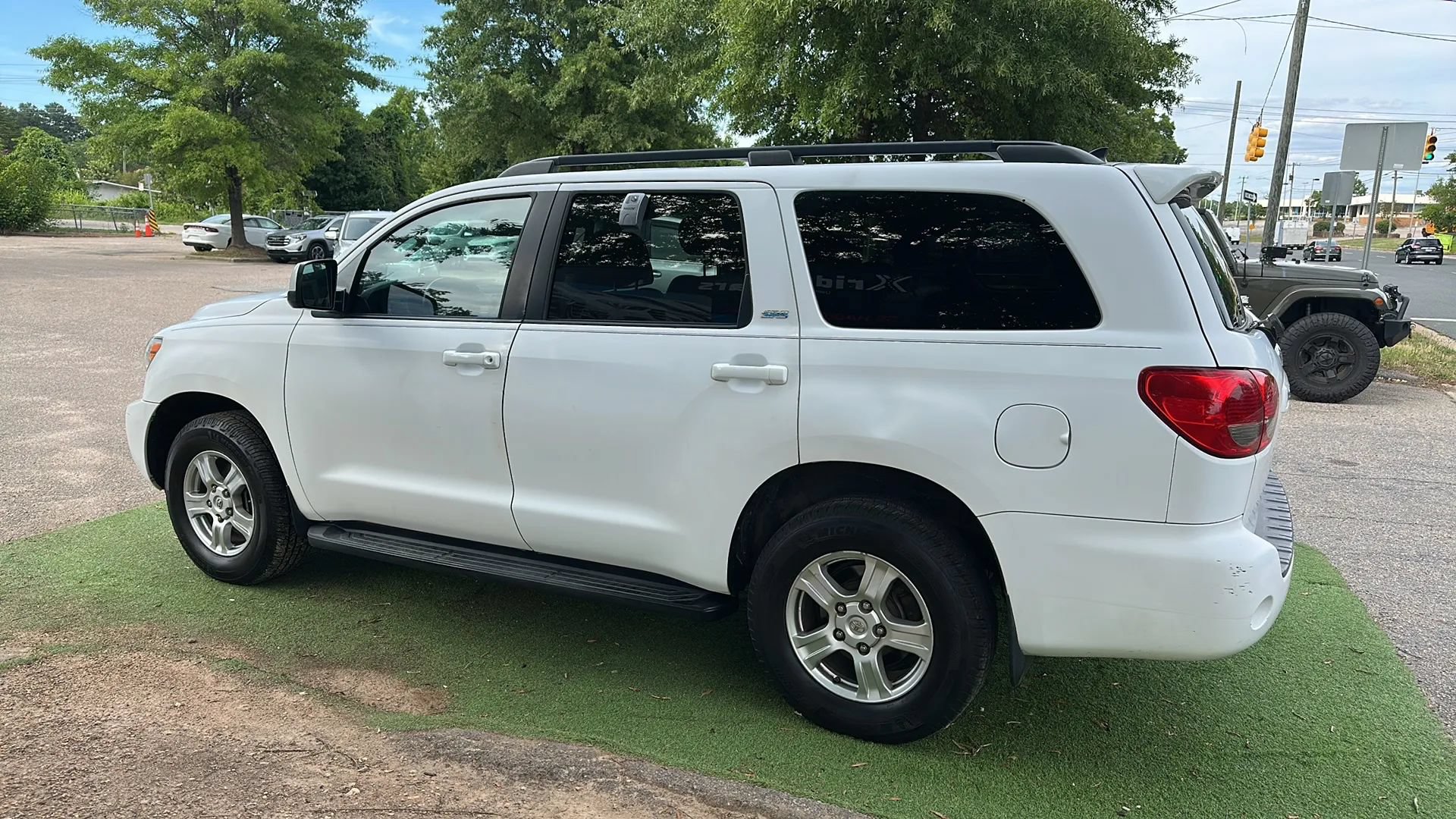 Used 2011 Toyota Sequoia SR5 AWD/4WD image 4