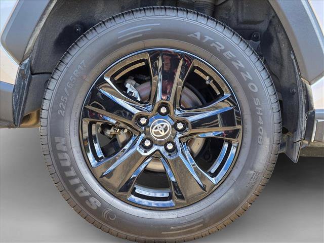 Used 2021 Toyota RAV4 XLE w/ Convenience Package FWD image 20