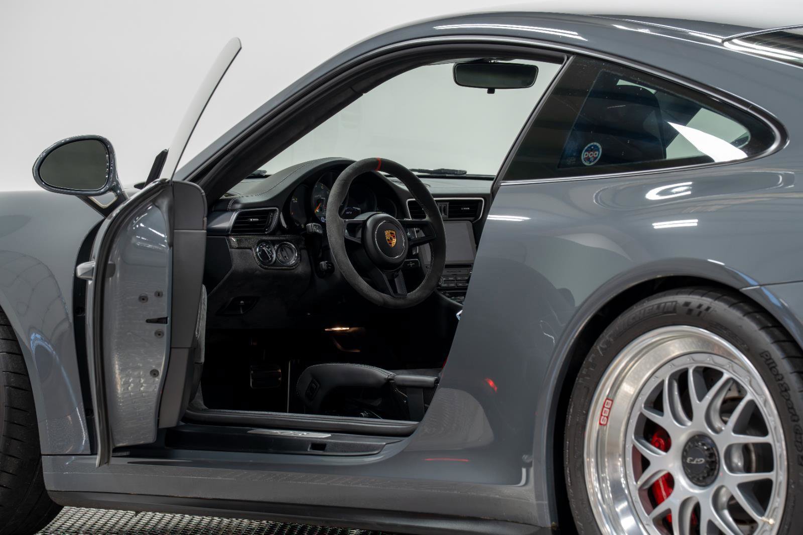 Used 2018 Porsche 911 GT3 image 41