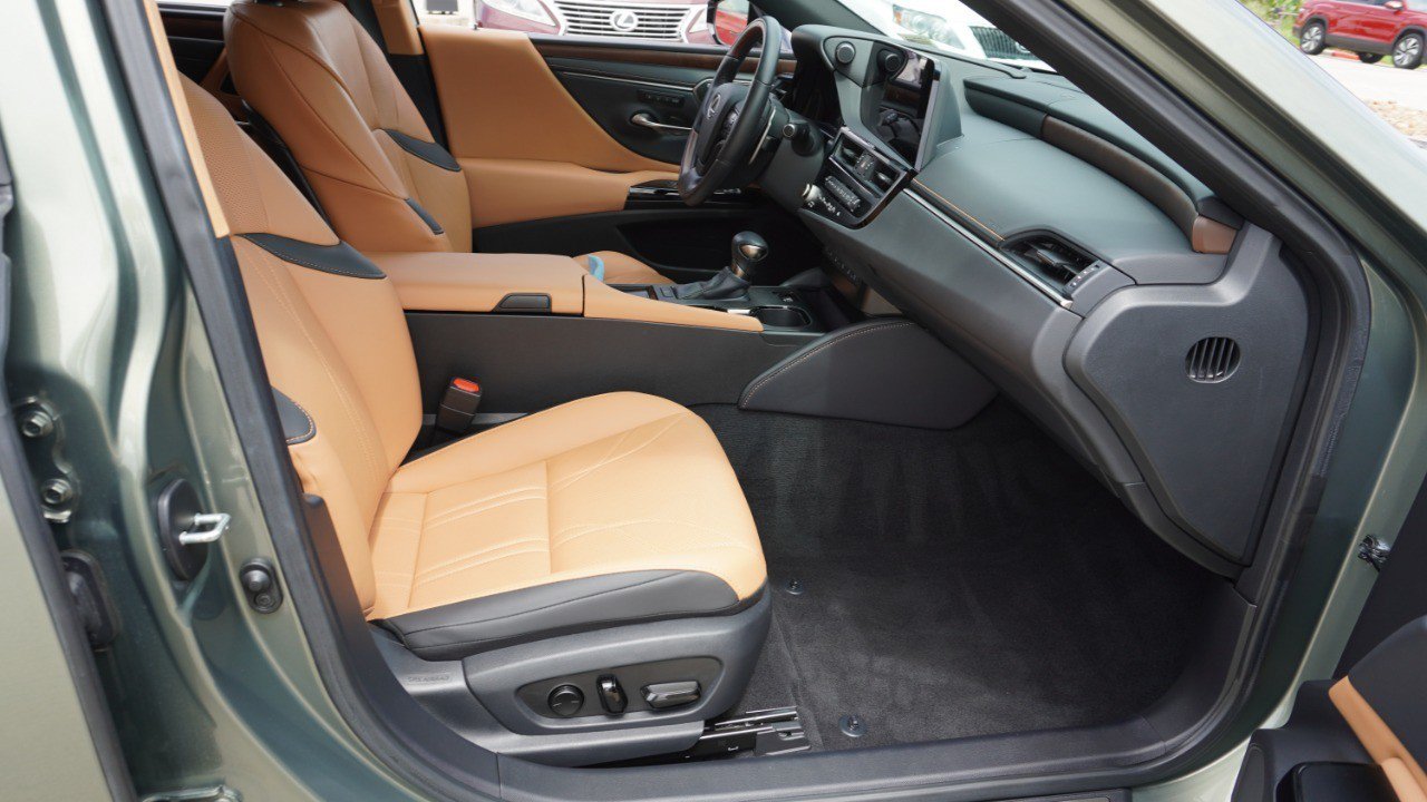 Certified 2024 Lexus ES 350 Ultra Luxury w/ Accessory Package (Z2) FWD image 14