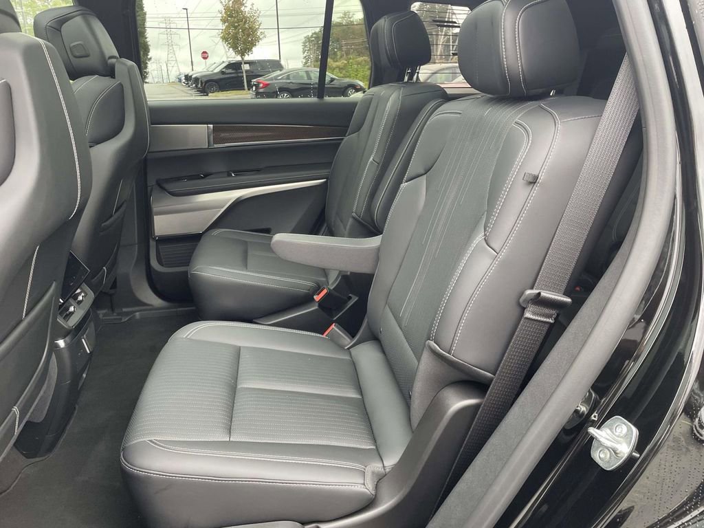 New 2026 Cadillac Vistiq Sport image 13