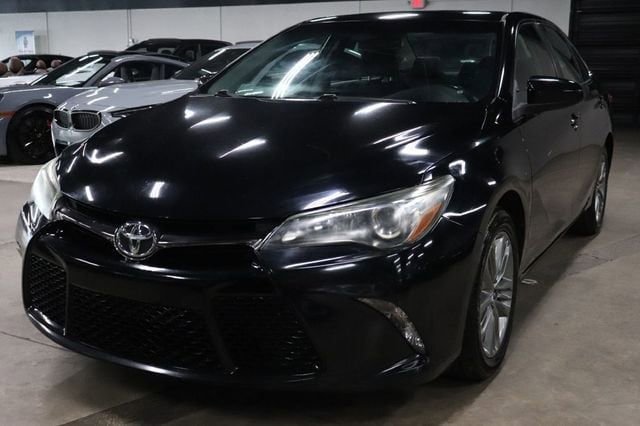 Used 2015 Toyota Camry SE FWD image 1