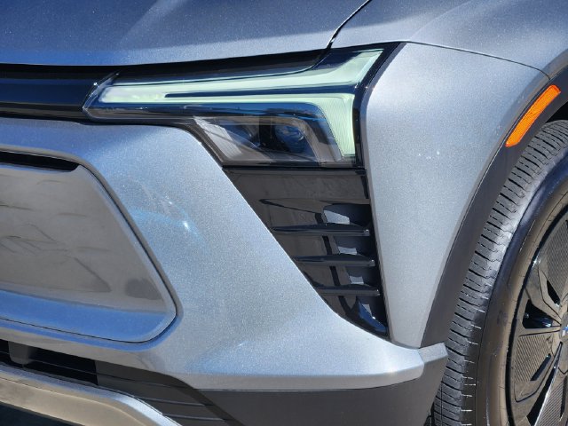 Used 2025 Chevrolet Blazer EV LT w/ Midnight/Sport Edition AWD/4WD image 11