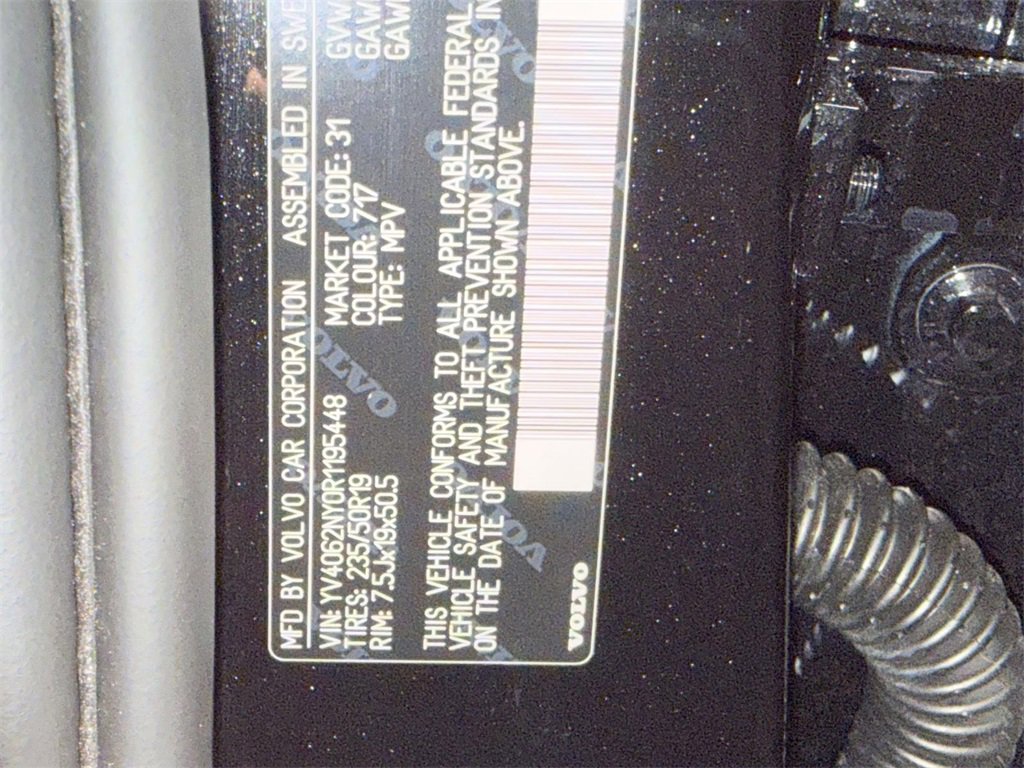 Used 2024 Volvo V90 B6 Cross Country Plus image 31