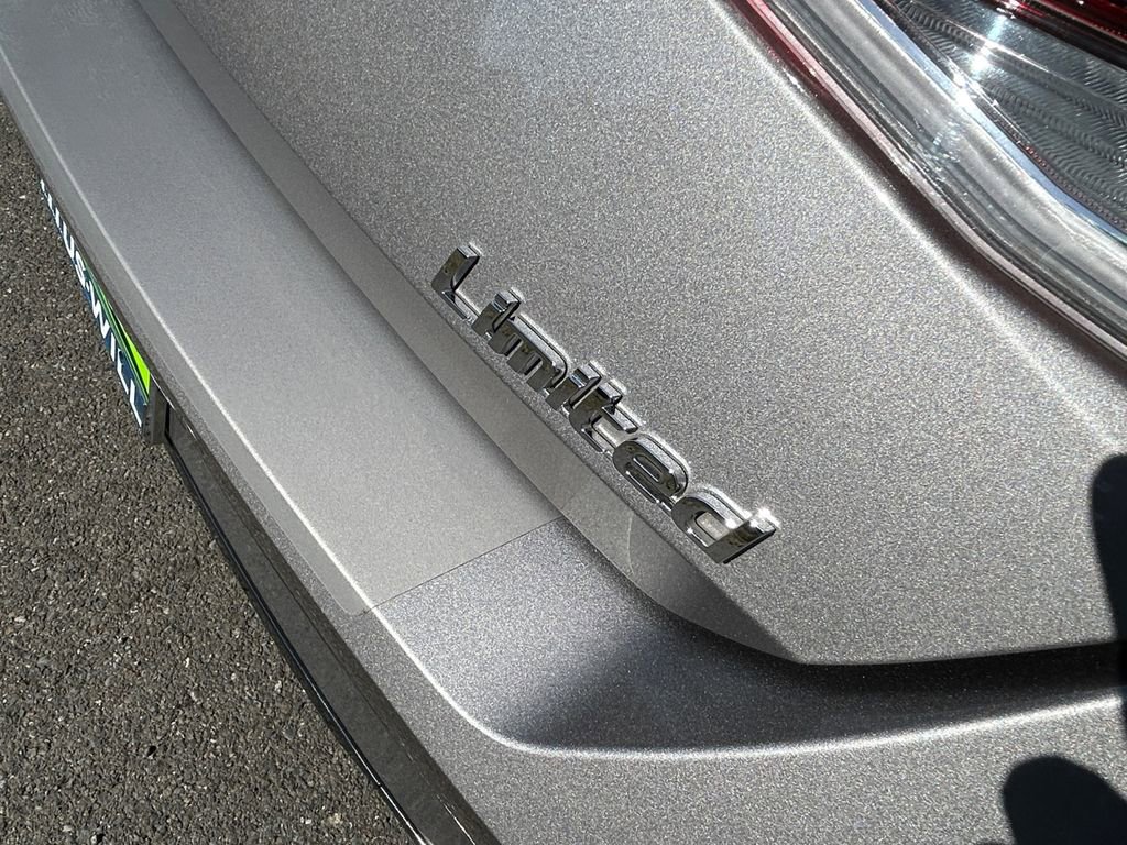 Used 2023 Hyundai Elantra Limited image 31