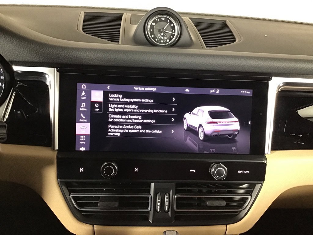 Certified 2023 Porsche Macan Turbo AWD/4WD image 36