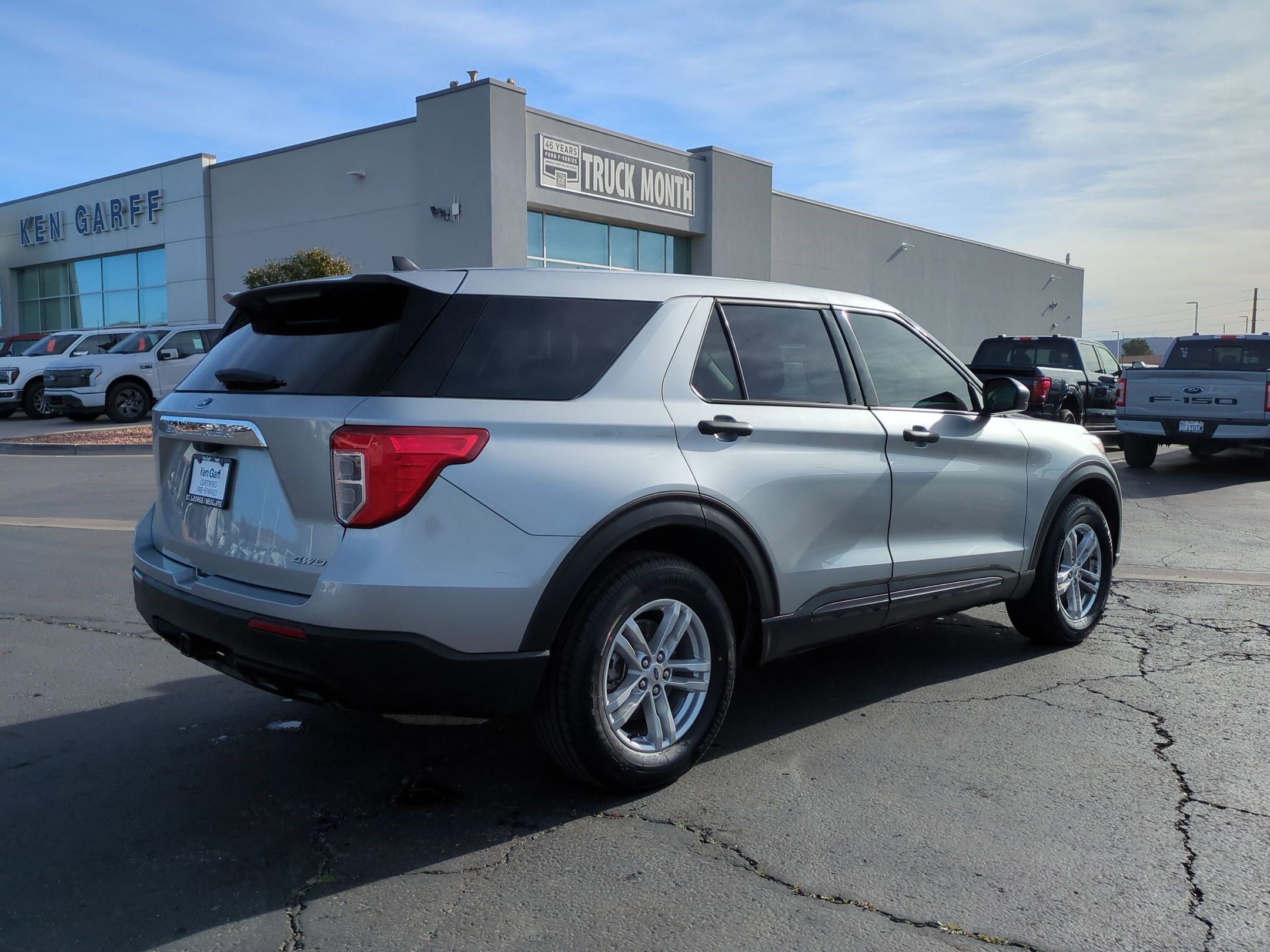 Used 2023 Ford Explorer 4WD w/ Class IV Trailer Tow Package image 3