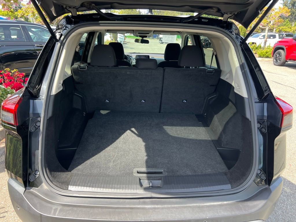 Used 2023 Nissan Rogue S AWD/4WD image 10