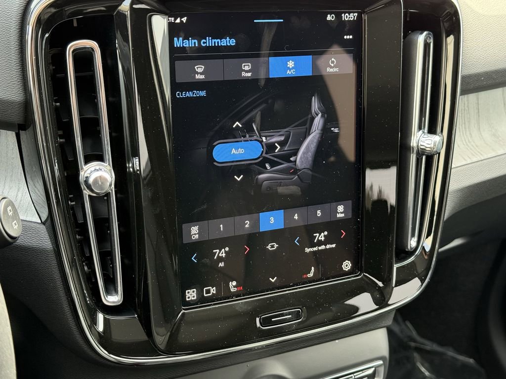 New 2025 Volvo XC40 B5 Core w/ Protection Package Premier image 18