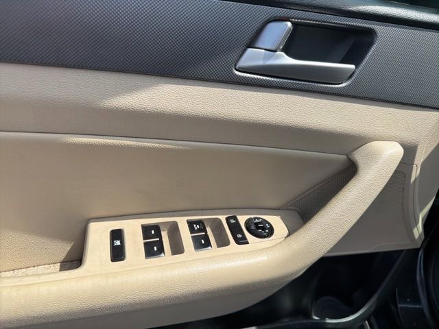 Used 2016 Hyundai Sonata SE image 9