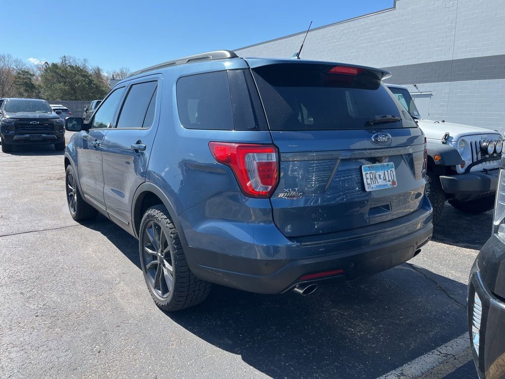 Used 2018 Ford Explorer XLT w/ Equipment Group 202A AWD/4WD image 6