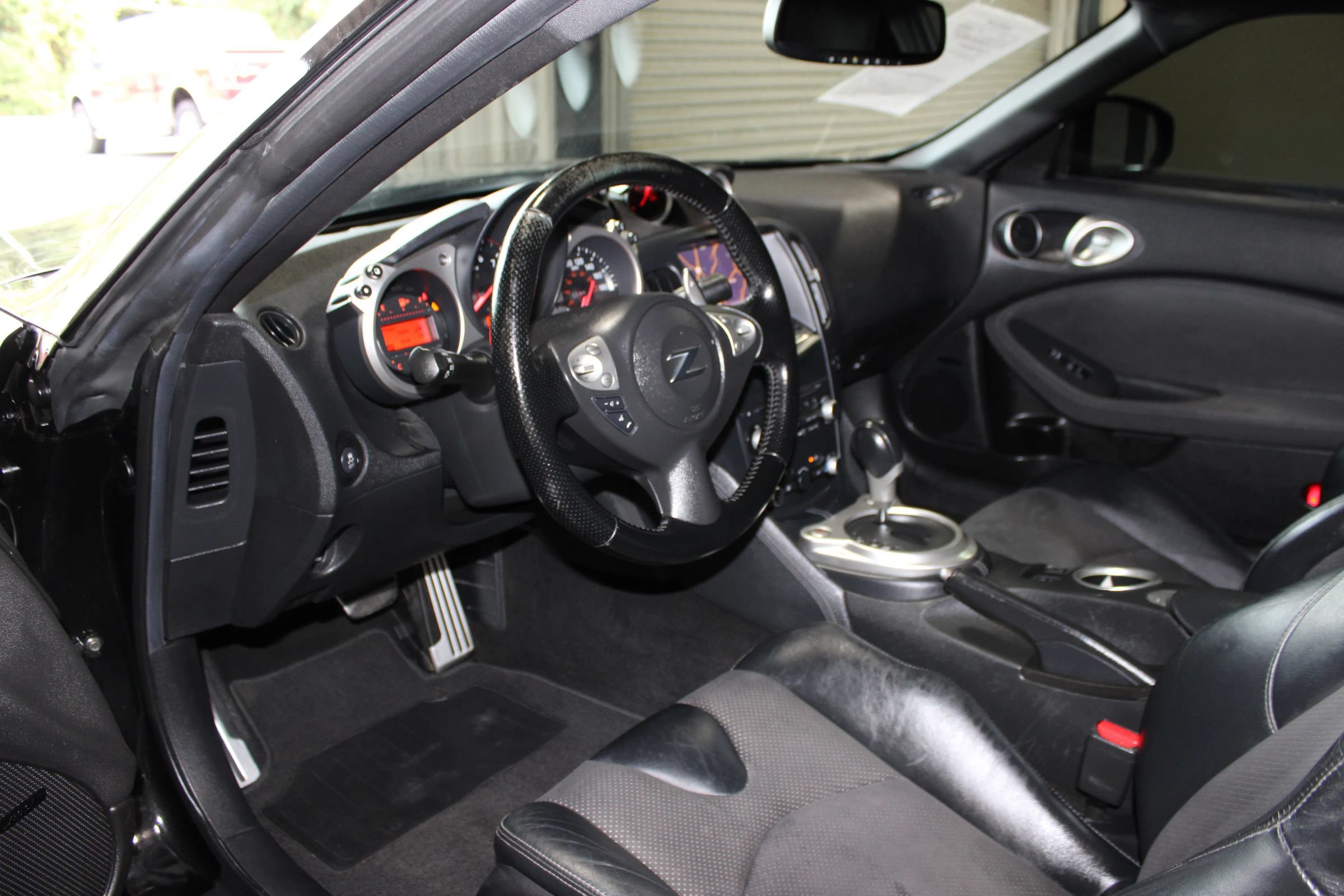 Used 2014 Nissan 370Z Touring w/ Sport Package RWD image 7