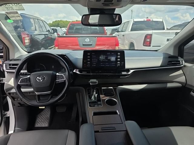 Used 2021 Toyota Sienna XLE FWD image 7