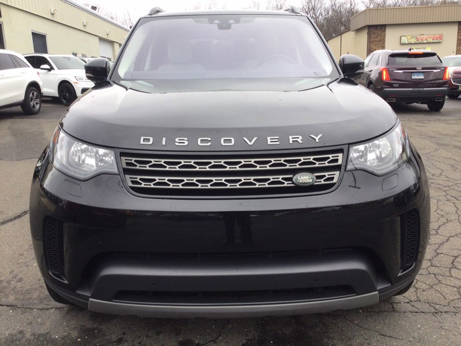 Used 2018 Land Rover Discovery SE image 2