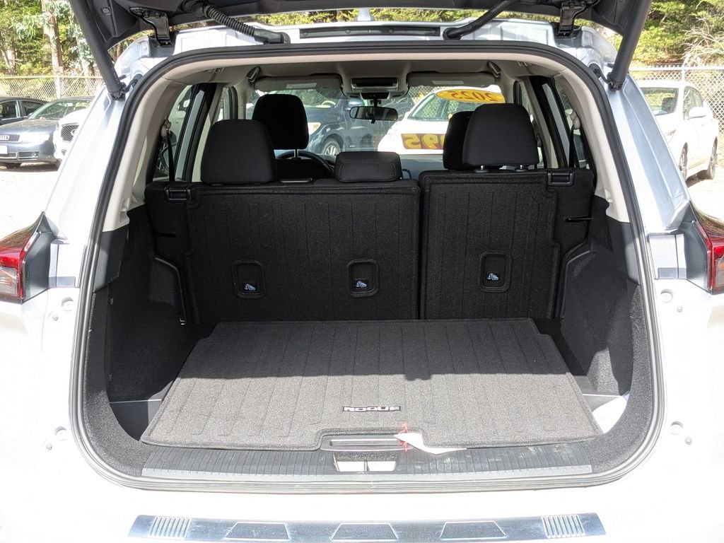 Used 2025 Nissan Rogue SV image 25