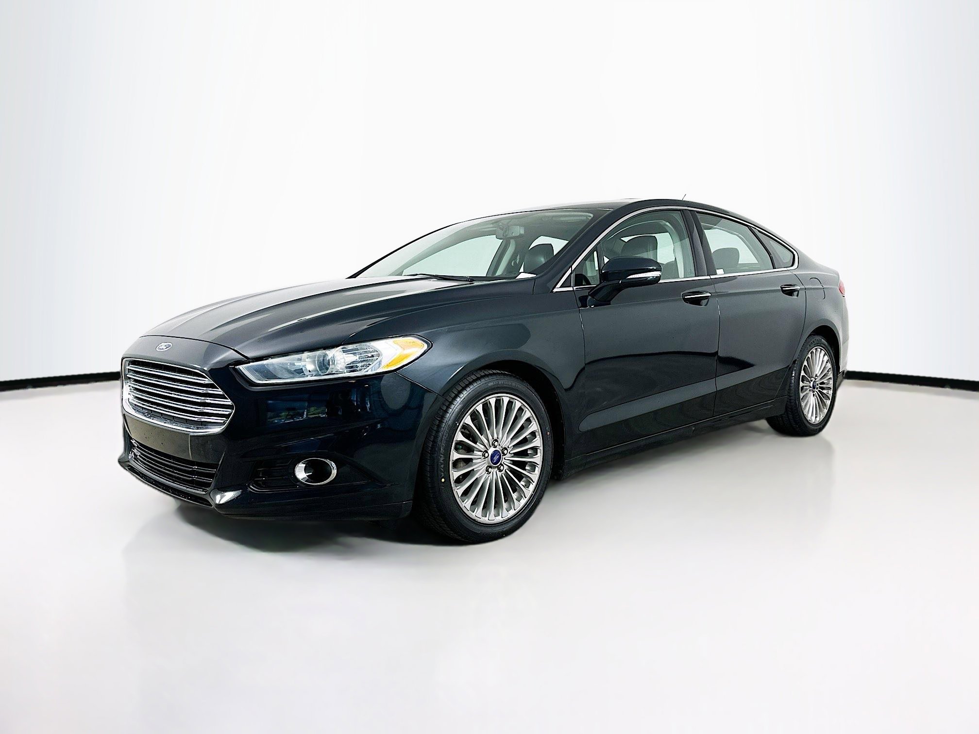 Used 2014 Ford Fusion Titanium image 3