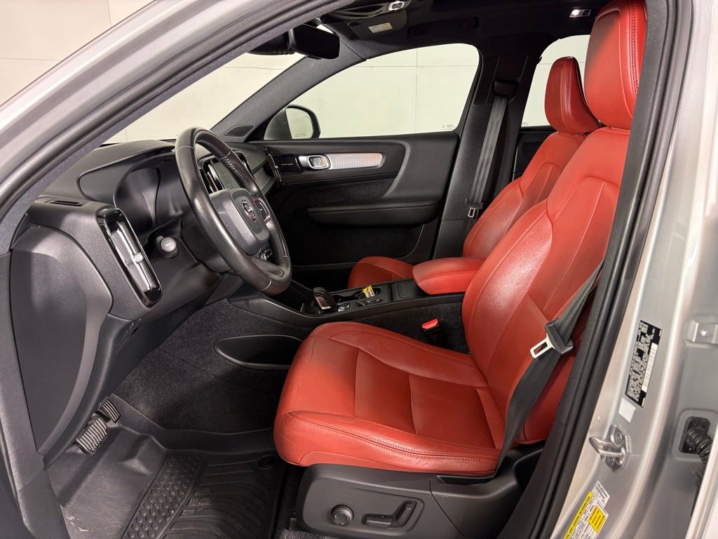 Used 2019 Volvo XC40 T5 Momentum AWD/4WD image 16