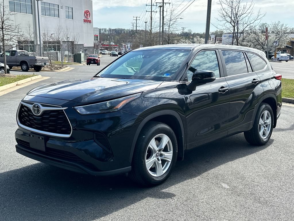 Used 2023 Toyota Highlander L image 2