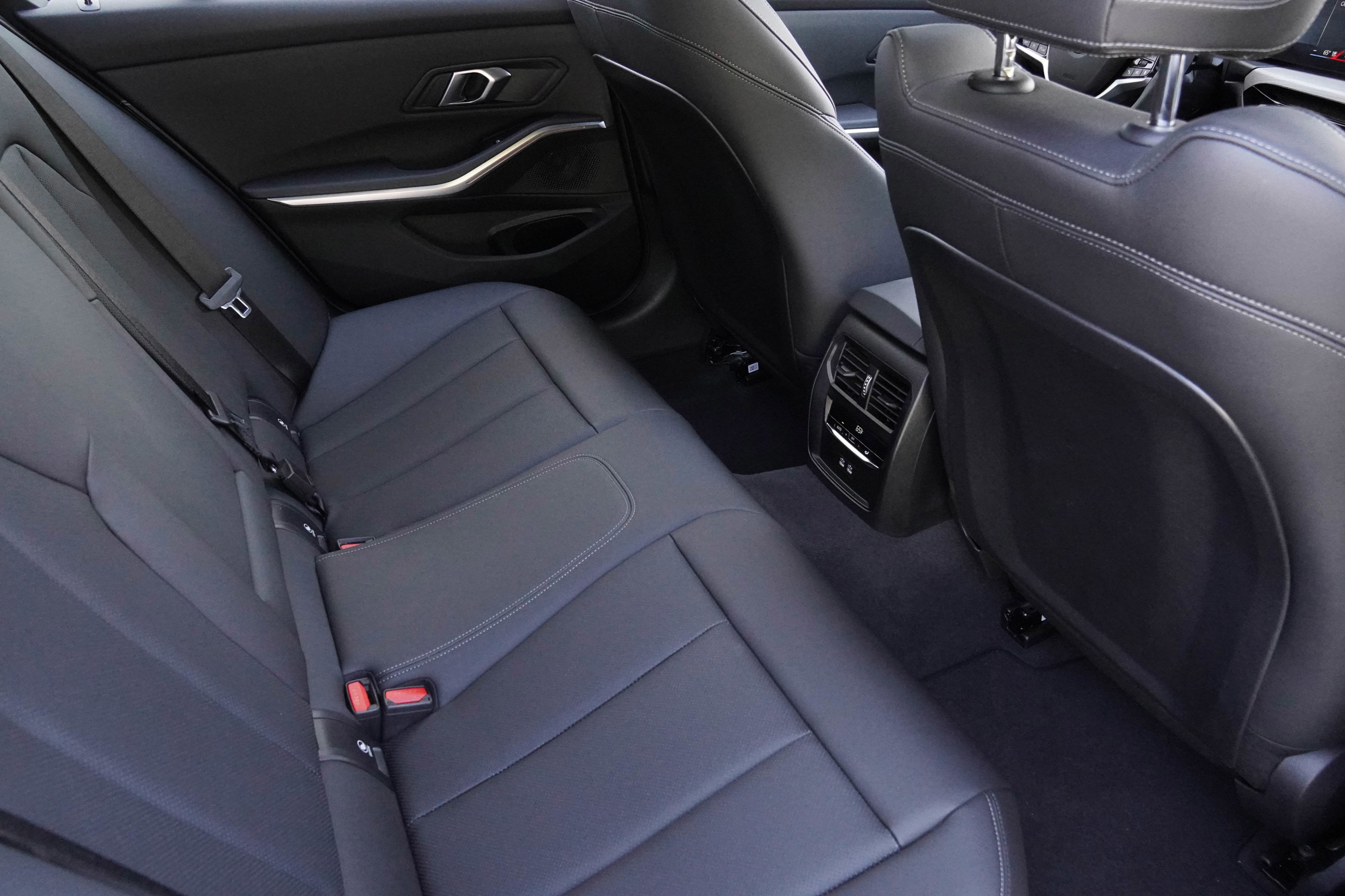 Certified 2025 BMW 330i Sedan RWD image 34