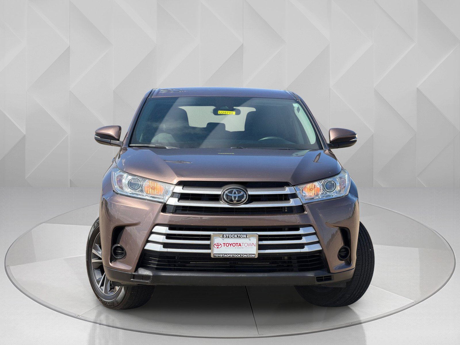 Used 2018 Toyota Highlander LE w/ Carpet Mat Package (TMS) FWD image 5