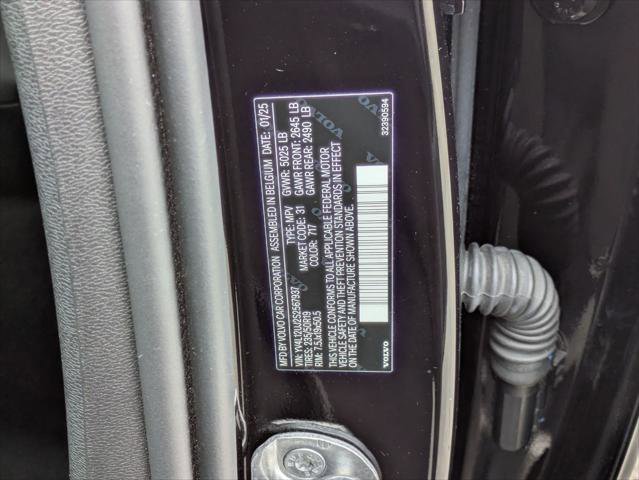 Used 2025 Volvo XC40 B5 Core w/ Protection Package Premier image 30