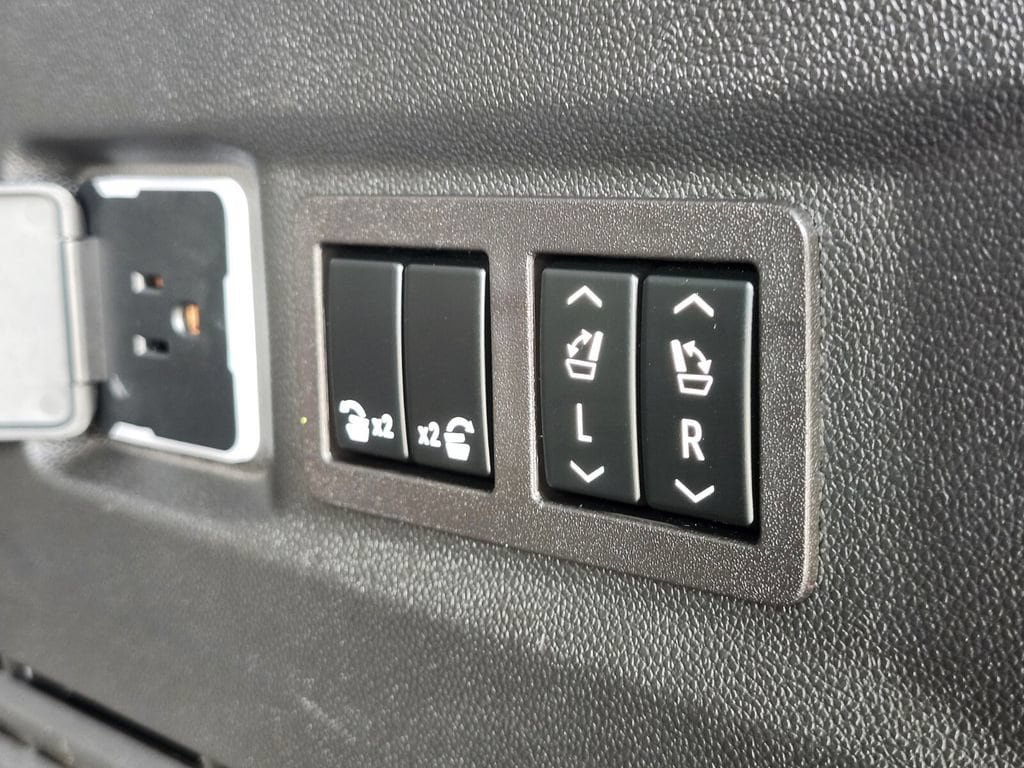 Used 2023 Chevrolet Tahoe High Country AWD/4WD image 32
