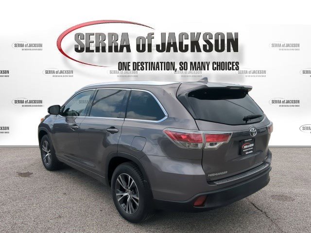 Used 2016 Toyota Highlander XLE FWD image 6