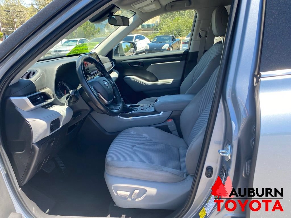Used 2022 Toyota Highlander LE AWD/4WD image 36