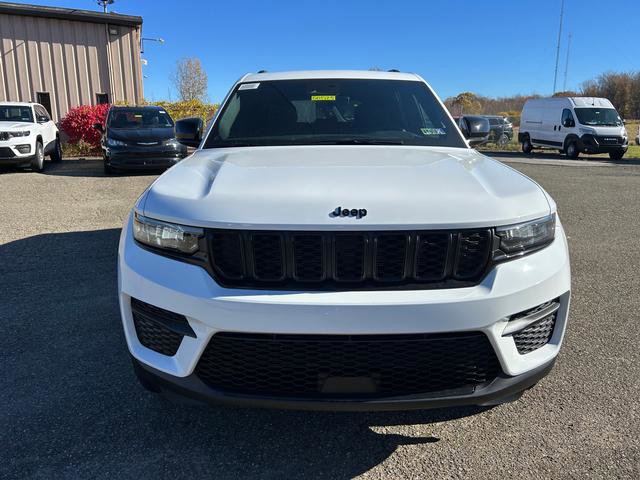 New 2025 Jeep Grand Cherokee Altitude image 3