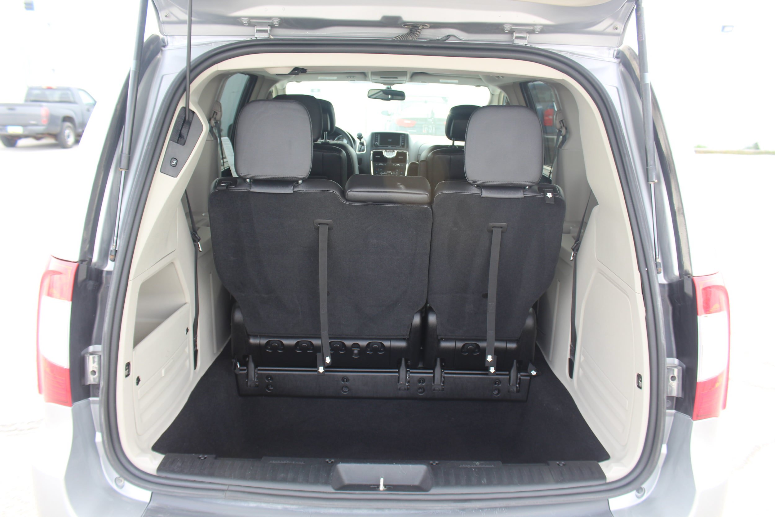 Used 2015 Chrysler Town & Country Touring w/ Trailer Tow Group FWD image 20