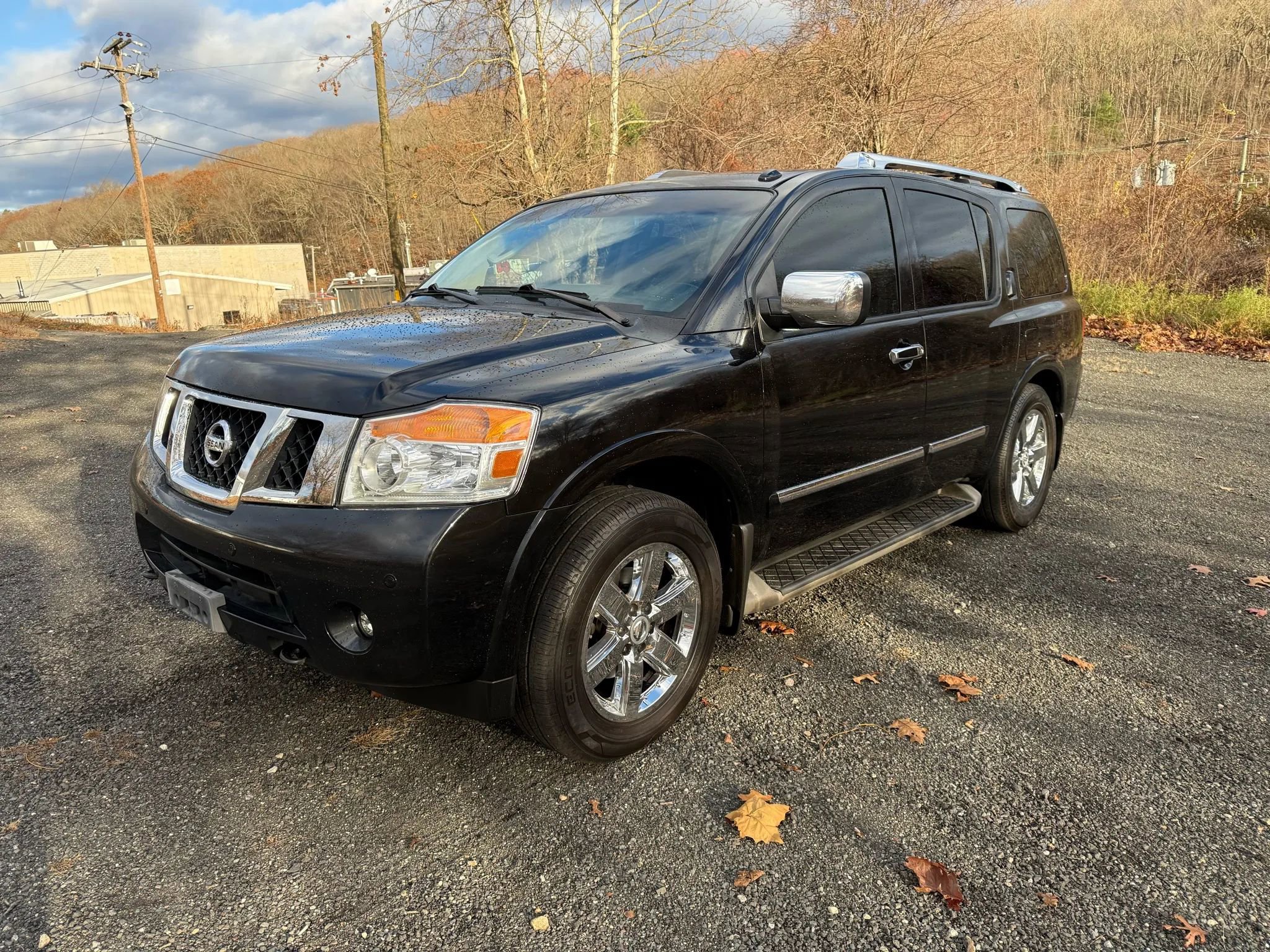 Used 2010 Nissan Armada Platinum w/ Captain Seat Pkg image 2