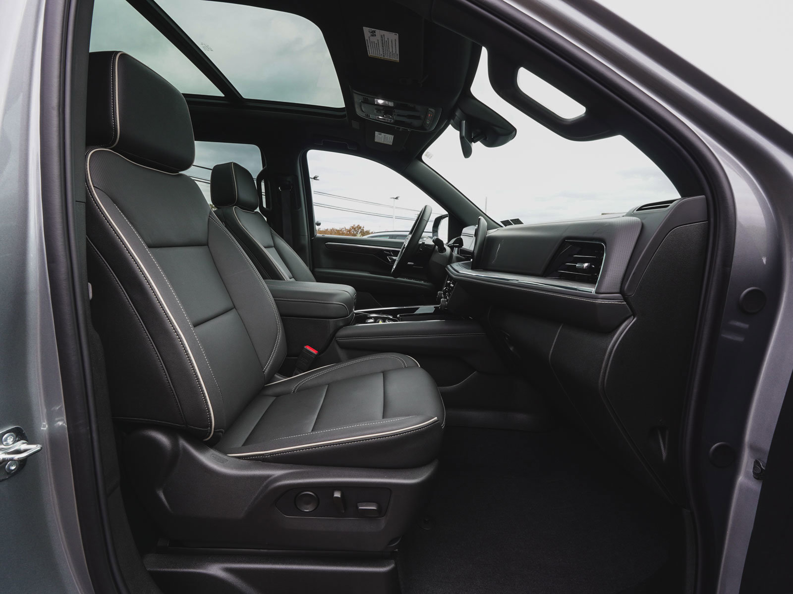 Used 2025 Chevrolet Tahoe Premier w/ Sun And Tow Package image 43
