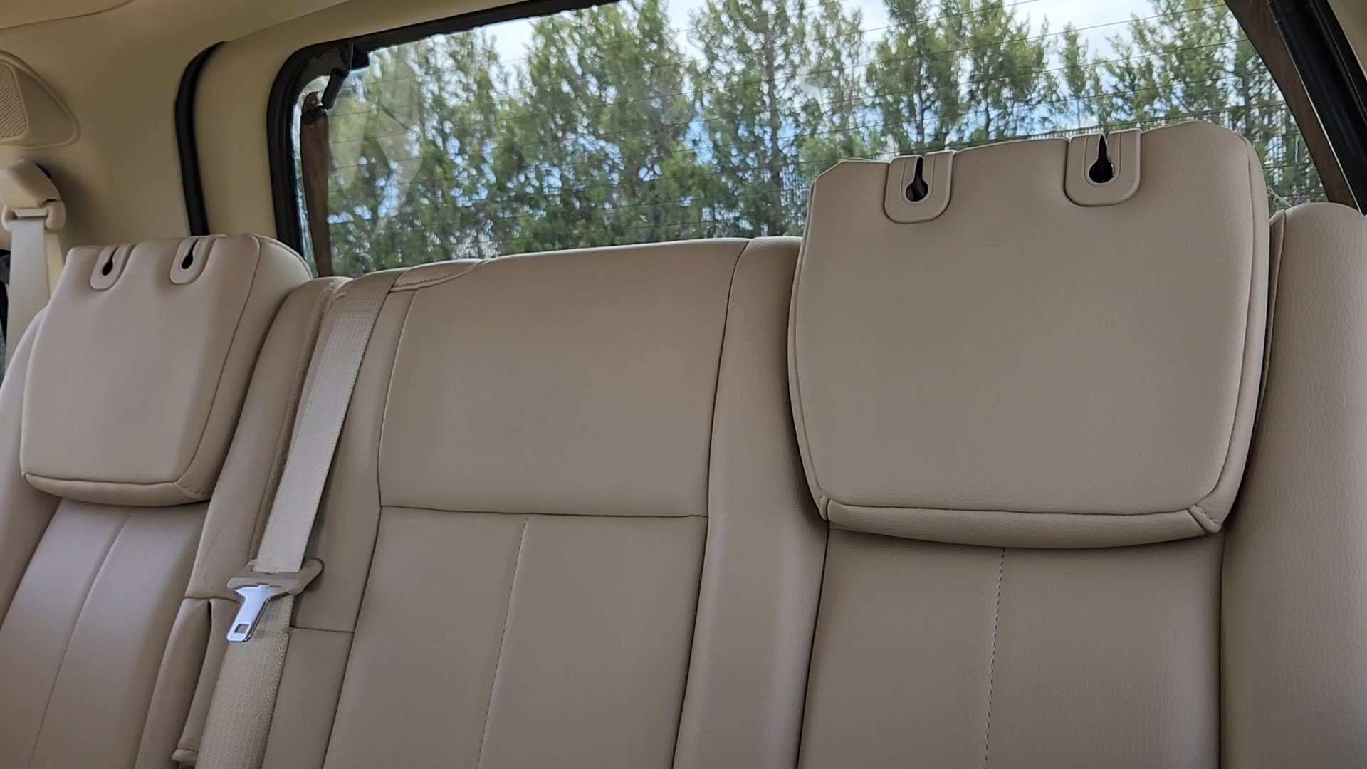 Used 2017 Ford Expedition XLT w/ Equipment Group 202A AWD/4WD image 17