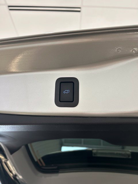 Used 2018 Toyota Highlander SE FWD image 21