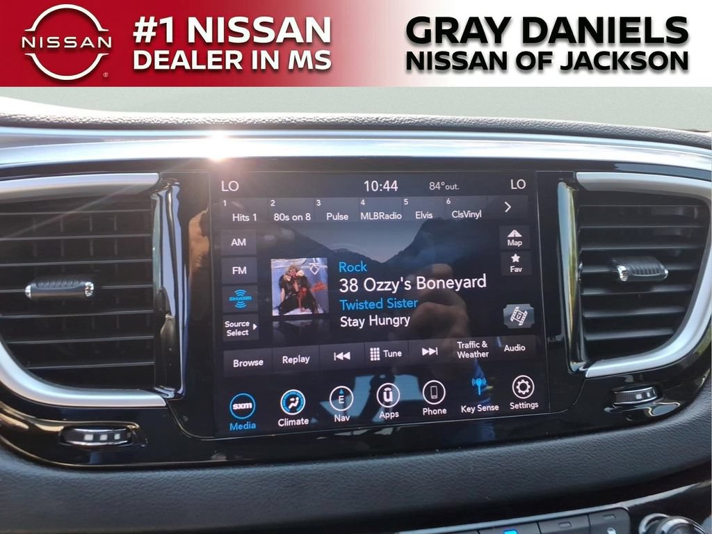 Used 2020 Chrysler Pacifica Touring-L Plus FWD image 17