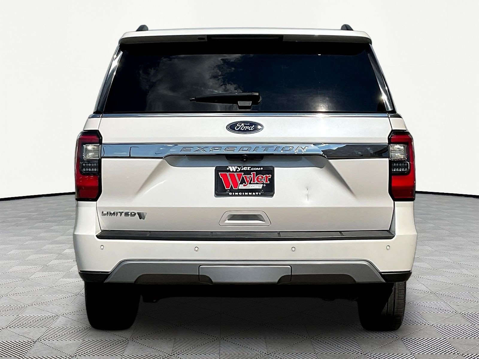 Used 2019 Ford Expedition Limited w/ Equipment Group 302A AWD/4WD image 5