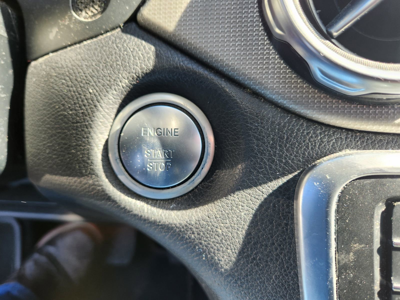 Used 2020 Mercedes-Benz GLA 250 4MATIC w/ Premium Package image 28