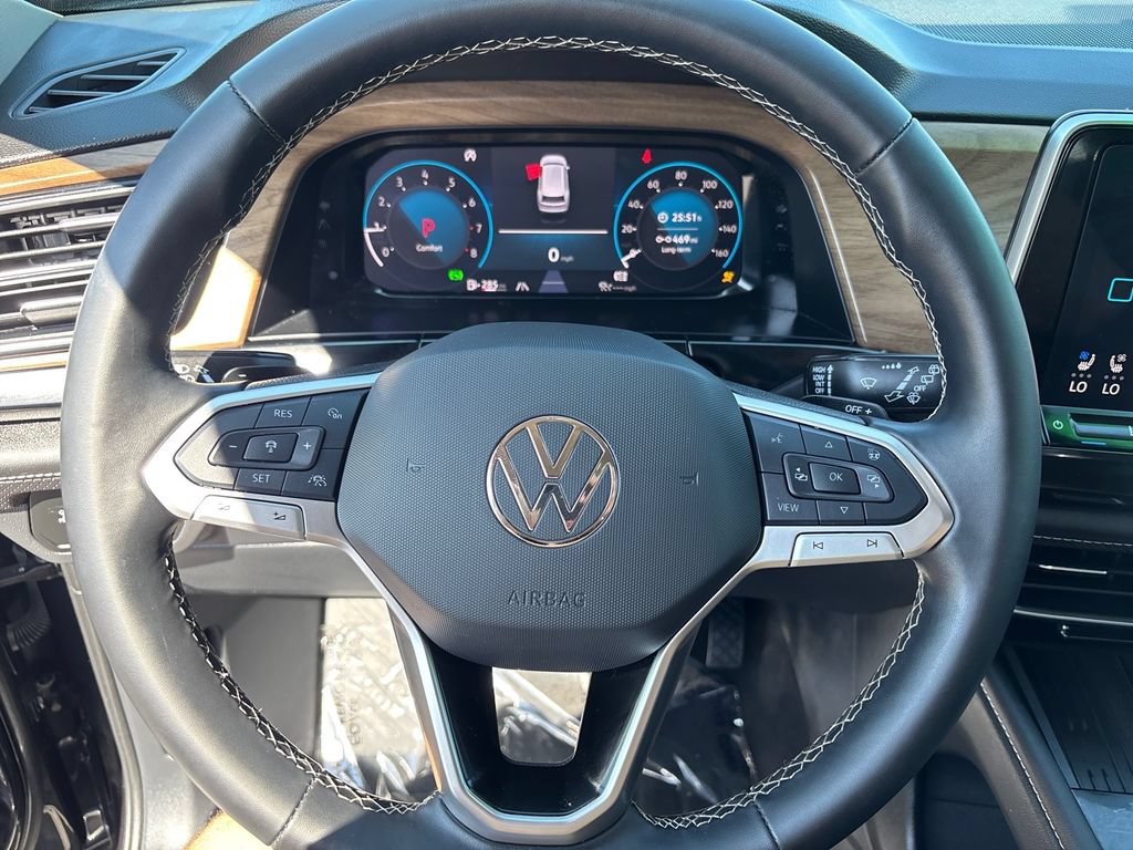 Used 2025 Volkswagen Atlas SE AWD/4WD image 7