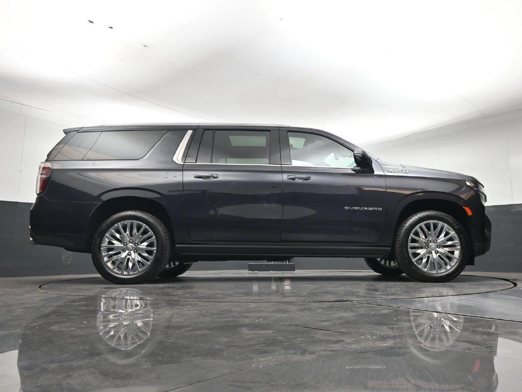 Certified 2023 Chevrolet Suburban High Country w/ Premium Package 2 AWD/4WD image 29