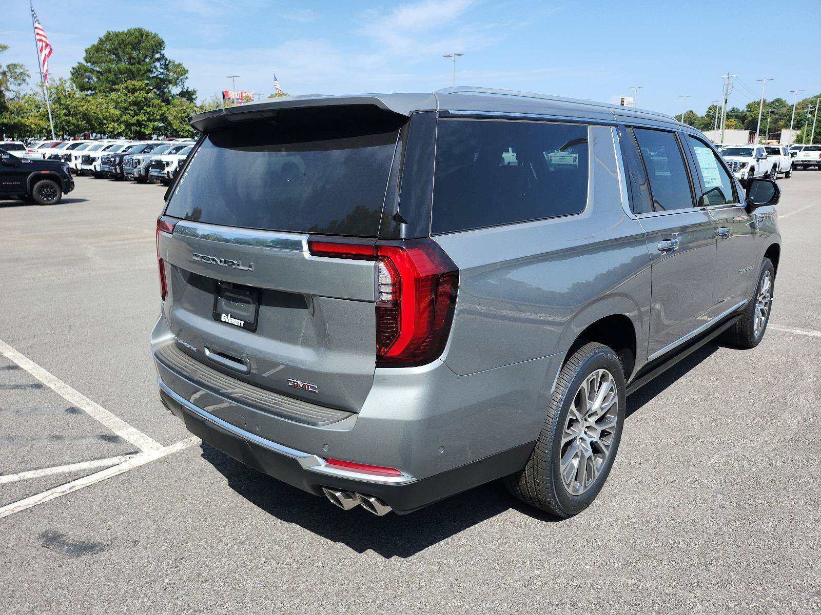 New 2026 GMC Yukon XL Denali w/ Denali Reserve Package AWD/4WD image 3